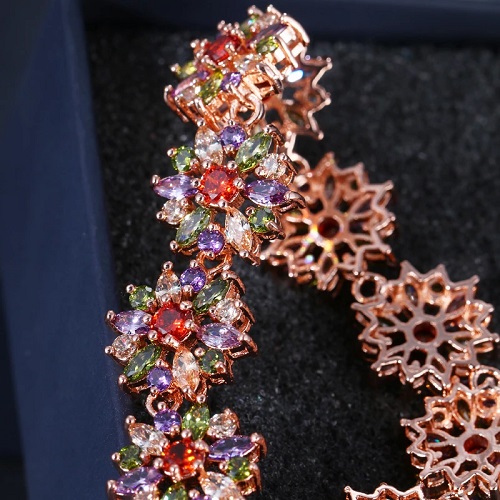 Flower Cubic Zirconia Chain Link Bracelet - Display 3